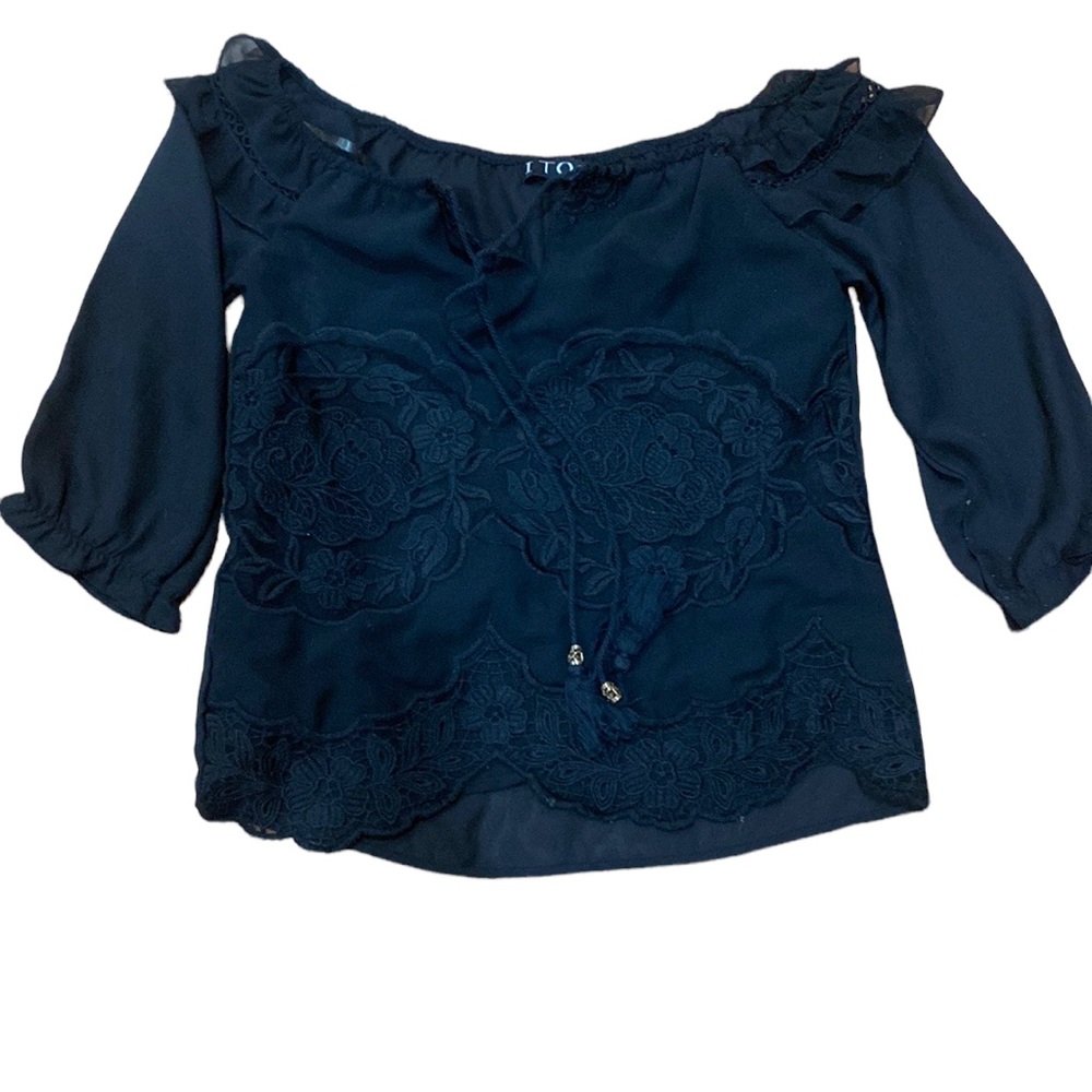 ITOO black blouse with lace